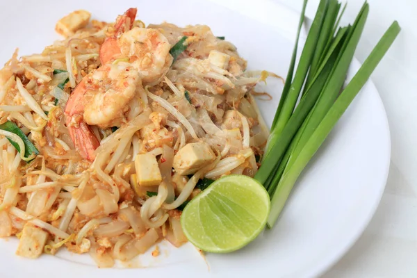 Fideos Estilo Tailandés Pad Thai Fideos Arroz Fritos Con Camarones — Foto de Stock