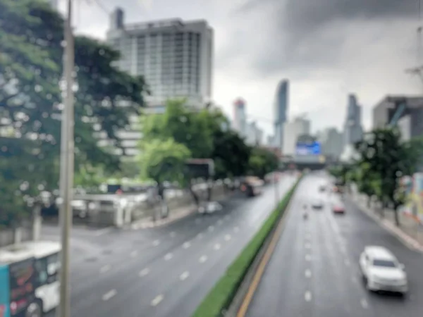 Abstraktní kruhový čočka pohybu bokeh rozmazat pozadí města a pouliční osvětlení nebo Bokeh světlo z auta na ulici v noci. Bangkok Expressway Thajsko. — Stock fotografie
