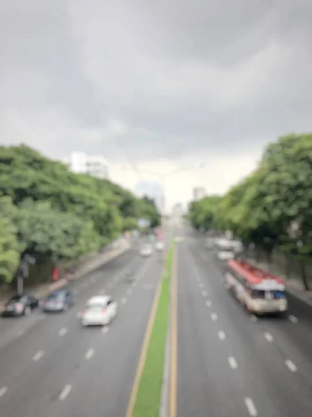 Abstrato circular bokeh movimento lente borrão de fundo da cidade e luz de rua ou luz Bokeh do carro na rua durante a noite. Bangkok Expressway Tailândia . — Fotografia de Stock