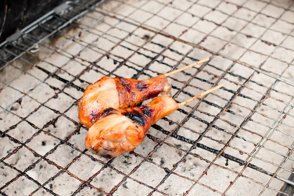 Pernas Frango Churrasco Assadas Baquetas Estilo Tailandês Fogão Quente Grill — Fotografia de Stock