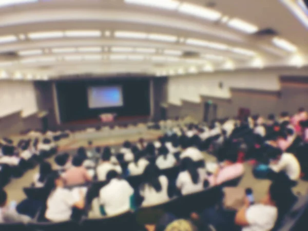 Education concept, Abstract blurred background image of students and business people studying and discuss in large hall profession seminar with screen and projector for showing information. — Stock Image Education Concept Abstract Blurred Background Image Students Business People Studying Stock Photo