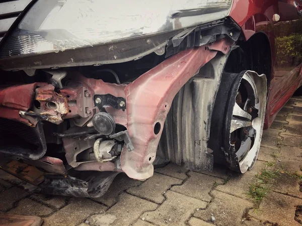 Coche Viejo Dañado Por Capó Roto — Foto de Stock