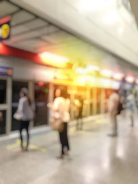 Immagine Sfocata Persone Nella Hall Dell Aeroporto Attesa Volo — Foto Stock