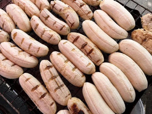 Close Banana Grelhada Sobremesa Tailandesa Mercado Assar Bananas Fogão Sobremesa — Fotografia de Stock