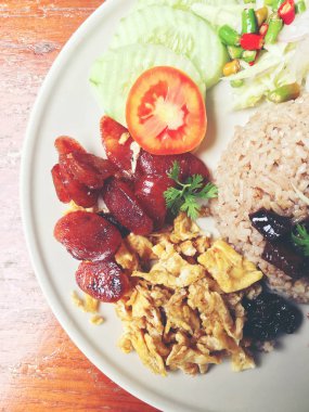 Karidesli Pilav pişirilir 