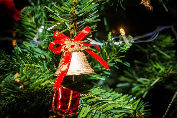 Close Van Kerstversiering Giften Kerstboom Geschenken Voor Nieuwjaar Achtergrond Vintage — Stockfoto