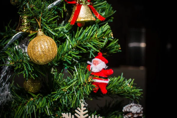 Close Van Kerstversiering Giften Kerstboom Geschenken Voor Nieuwjaar Achtergrond Vintage — Stockfoto