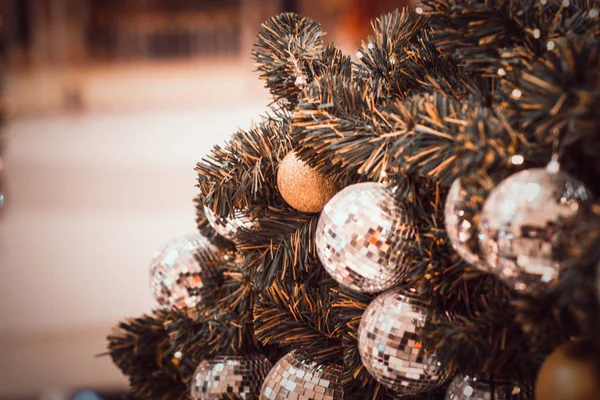 Verschwommenes Bild Von Weihnachtsschmuck Weihnachtsbaum Mit Kopierraum Aus Unscharfem Licht — Stockfoto