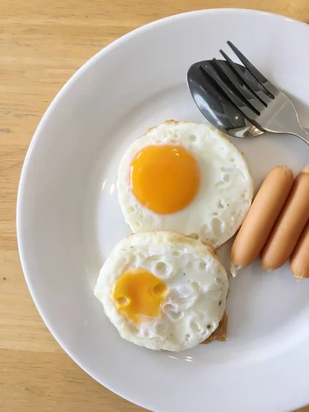 Pequeno Almoço Americano Delicioso Caseiro Com Ovo Frito Ensolarado Salsichas — Fotografia de Stock