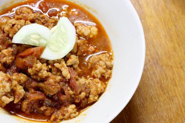 Tay Kuzey tarzı domuz eti ve domates biber çeşnili, chili Yapıştır veya Tayland yemeği. 