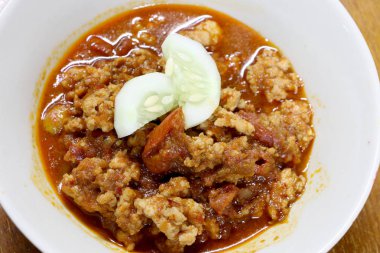 Tay Kuzey tarzı domuz eti ve domates biber çeşnili, chili Yapıştır veya Tayland yemeği. 