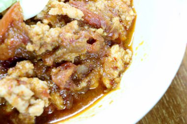 Tay Kuzey tarzı domuz eti ve domates biber çeşnili, chili Yapıştır veya Tayland yemeği. 