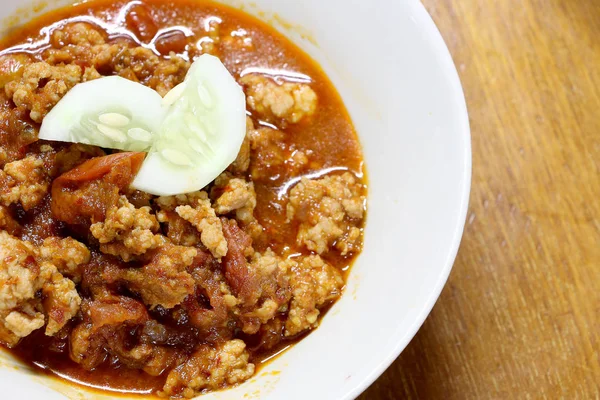 Tay Kuzey tarzı domuz eti ve domates biber çeşnili, chili Yapıştır veya Tayland yemeği. 