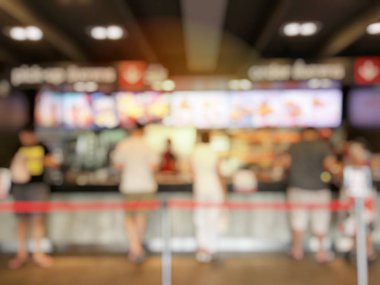 İnsanların Havaalanı salonunda bulanık görüntü 