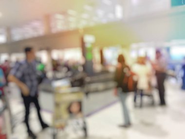 Pazardaki insanların bulanık görüntüsü