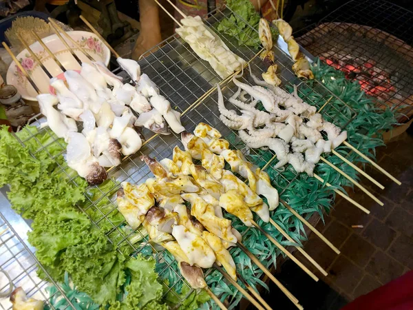 Bangkok Tayland Sokak Gıda Gece Pazarında Delicious Izgara Kalamar — Stok fotoğraf