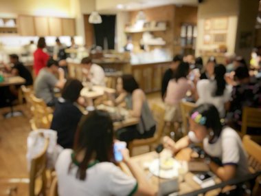 Fast food kavramı. İnsanlar yeme blurred. Vintage rengi.