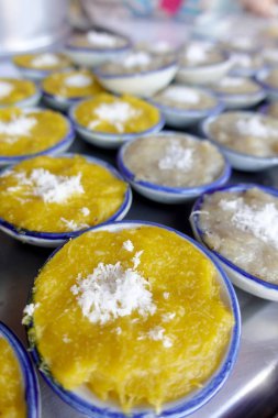 Hindistan cevizi sütü muhallebi (seslenmek 