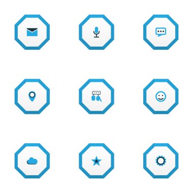 Konuşma ile renkli kümesi sosyal simgeler, dişli, diyalog ve diğer öğeleri bulut. İzole vektör çizim sosyal simgeler.