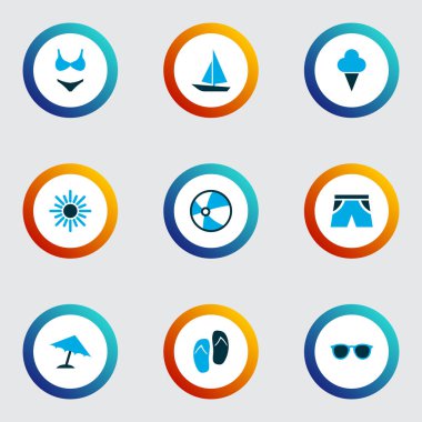 Güneş simgeler şemsiye, eritme, plaj sandalet şort öğeleri kümesiyle renkte. İzole vektör çizim güneş simgeler.