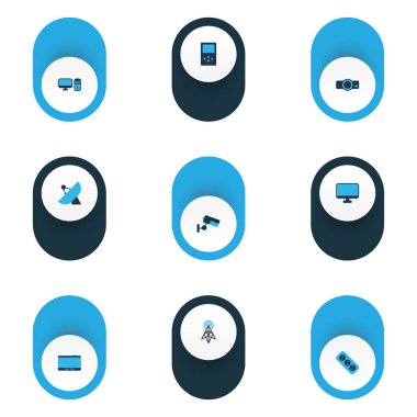 Donanım simgeleri soket, projektör, sputnik anten ve diğer ekran öğeleri kümesiyle renkli. İzole illüstrasyon donanım simgeleri.