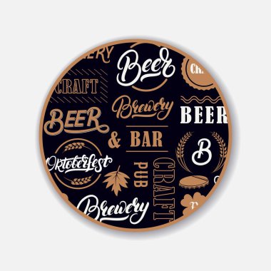 Coaster harflerle yazılmış el ile beerl için.