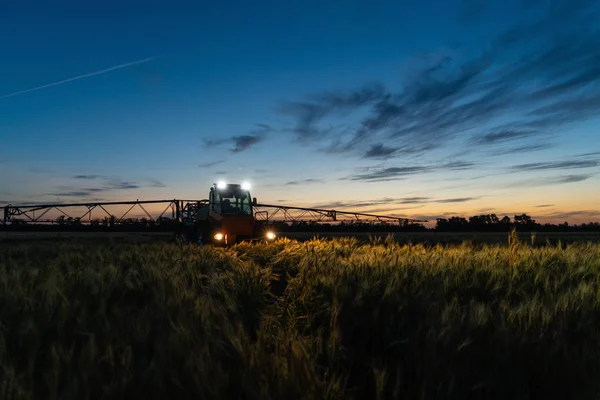 Machine voor het spuiten van pesticiden — Stockfoto