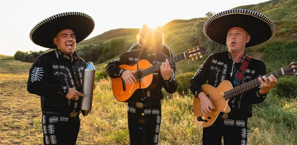 Músicos mexicanos mariachi — Foto de Stock