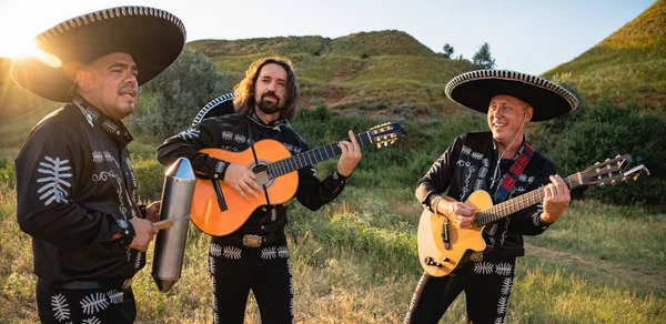 Músicos mexicanos mariachi —  Fotos de Stock