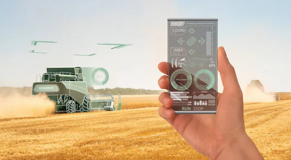 Boer besturingselementen autonome harvester. — Stockfoto