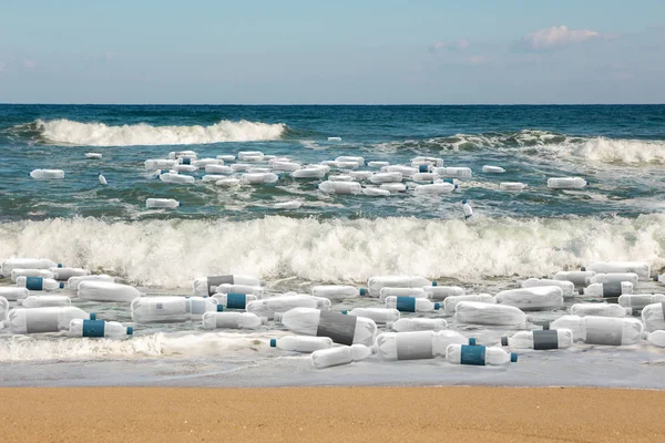 Plastové Láhve Pláži Znečištění Světového Oceánu Odpadem Plastů — Stock fotografie