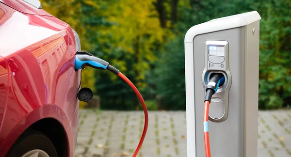 Estação de carregamento para carro elétrico . — Fotografia de Stock