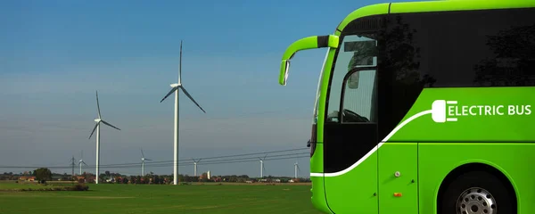 Elektryczny autobus turystyczny — Zdjęcie stockowe