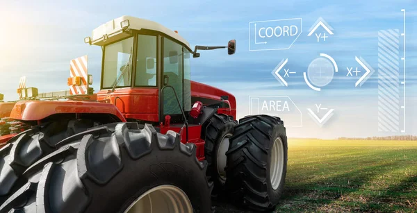 Автономный дистанционный сельскохозяйственный трактор — стоковое фото