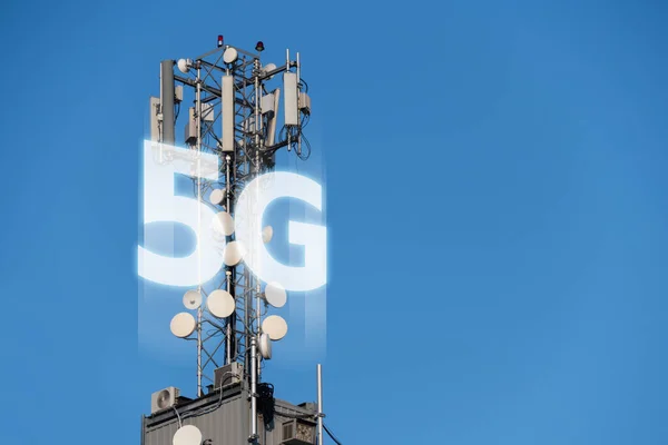 Мережеві передавачі 5G — стокове фото