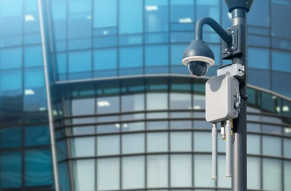 Surveillance camera with wireless transmitter — Stock Photo, Image