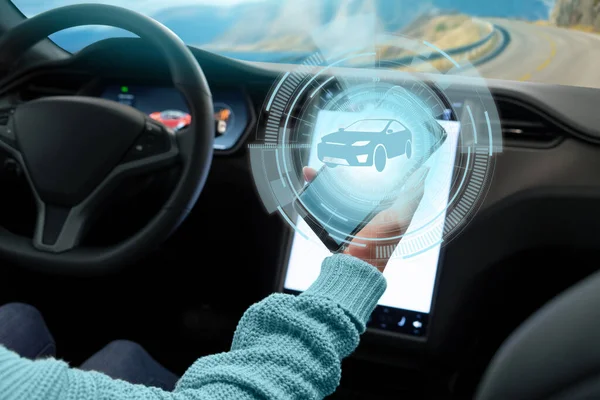 Driver Controls Autonomous Car Using Smartphone — Stock Photo, Image