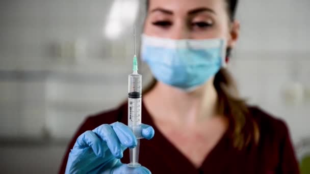 Female doctor or nurse holding syringe with liquid close up. — Stock Video