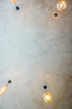 Modern pizzacı iç duvarlarda gri sıva ile