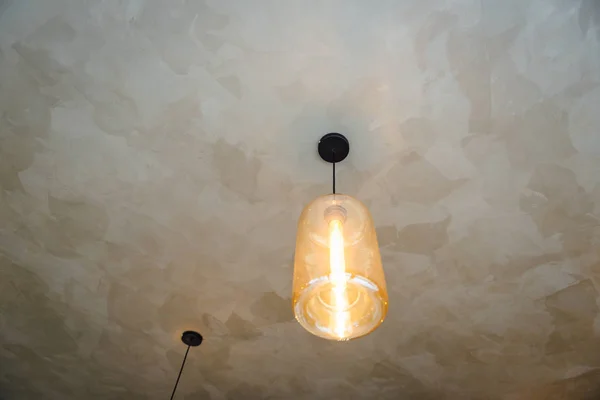Definir lâmpada retro edison no fundo de concreto cinza loft — Fotografia de Stock