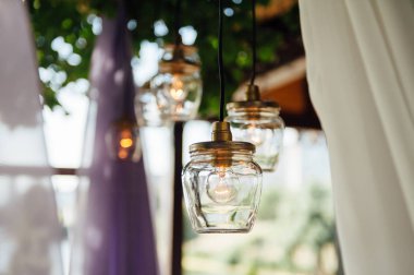 Açık Hava düğün töreni bir ampul dekor