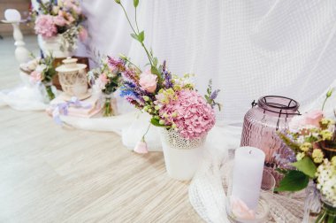 Düğün ya da başka bir yemek organizasyonu için masa hazır.