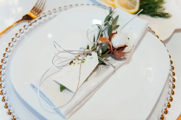 Conjunto de mesa para boda u otro evento abastecido — Foto de Stock