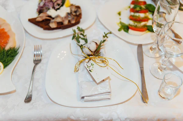 Conjunto de mesa para boda u otro evento abastecido — Foto de Stock