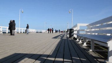 Turistler, Sopot, Polonya iskelede gezinme