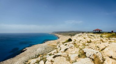 Dağlar ve deniz ile Kıbrıs güzel panorama fotoğrafları