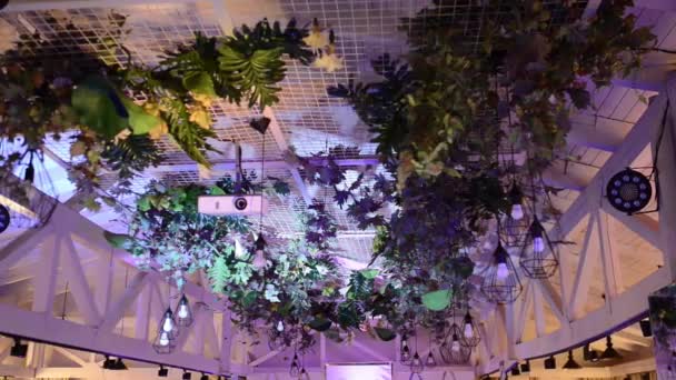 Disco Ball, uitzicht vanaf onder, van de disco bal balken, podiumlicht, — Stockvideo