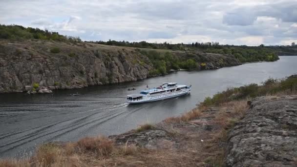 Motor boat cruise ship on the river carrying tourists, river Dnipro summer tourist attraction — Stock Video