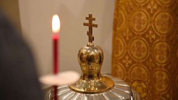 Golden cross on a font lid in a church — Stockvideo