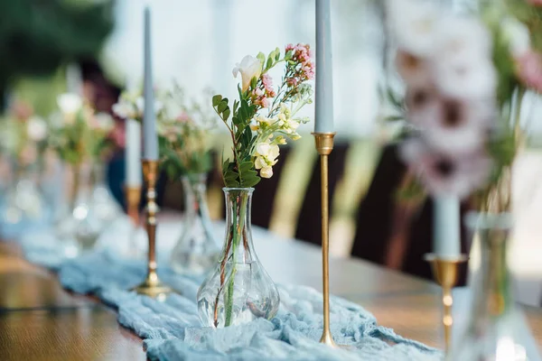 为婚礼或其他酒会而设的餐桌 — 图库照片